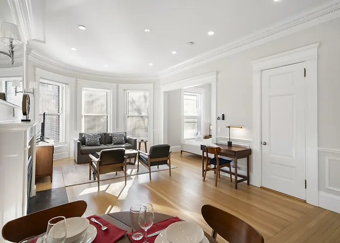 The Gryphon House Bed & Breakfast Boston